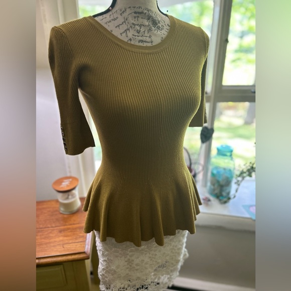 XS~ Dress up or Down~ purchase with skirt for $12 ~ bundle - Picture 1 of 5